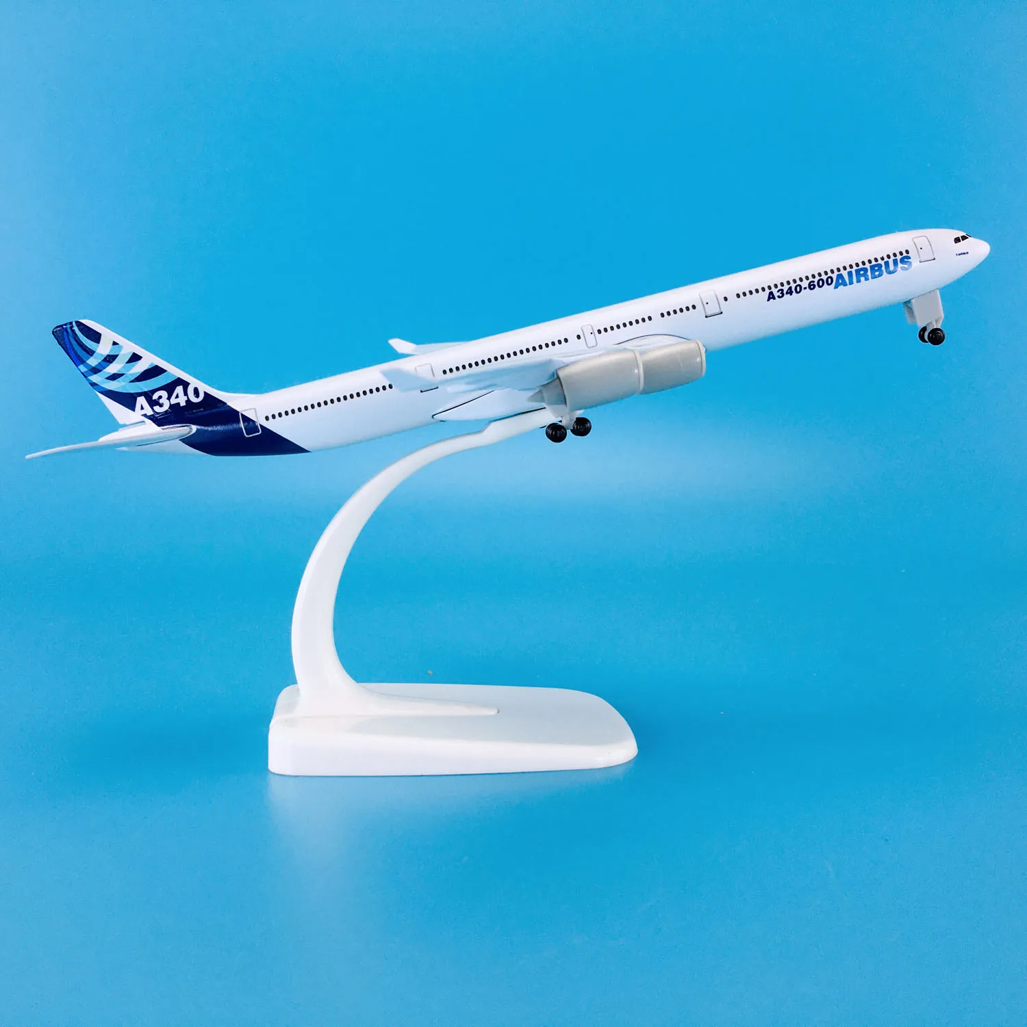 Baza Hot Sale Zinc Ally Material 1:268 20cm With Wheels Airplane Aircrafts Airbus A340-600 House Color Original Plane Model