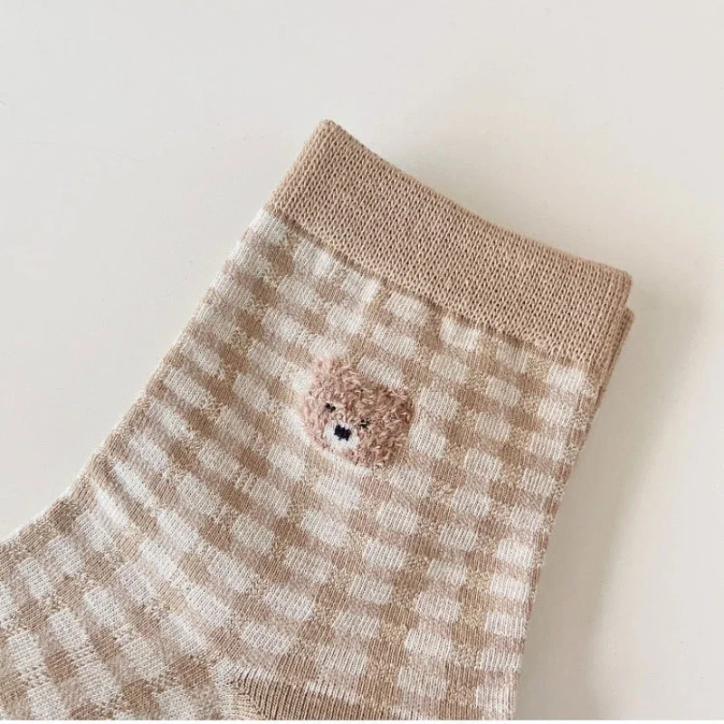 Chaussettes japonaises mi-mollet pour femmes, mignonnes, fraîches, polyvalentes, créatives, ours brun, étudiants, nouveau, 2024