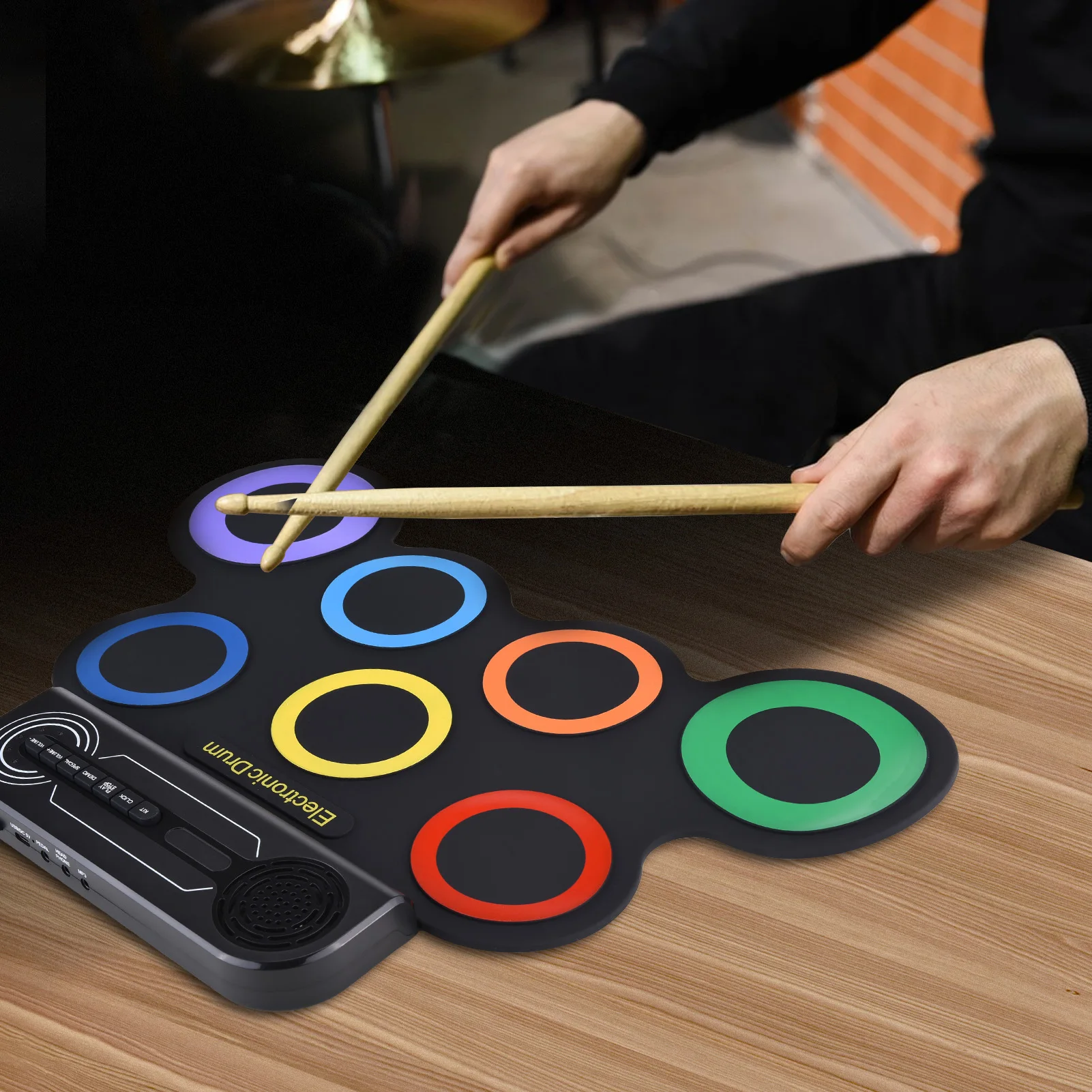 batterie-electronique-avec-haut-parleur-kit-de-batterie-portable-7-pads-prend-en-charge-diverses-entrees-audio-pads-d'entrainement-en-silicone