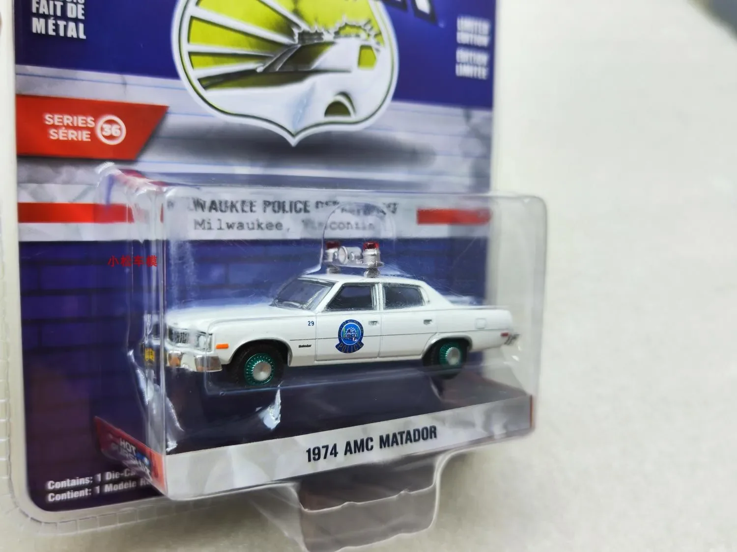 1:64 1974 AMC Matador Heat Trace Temporada 36 Milwaukee Police Car Green Edition Coleção de modelos de carros