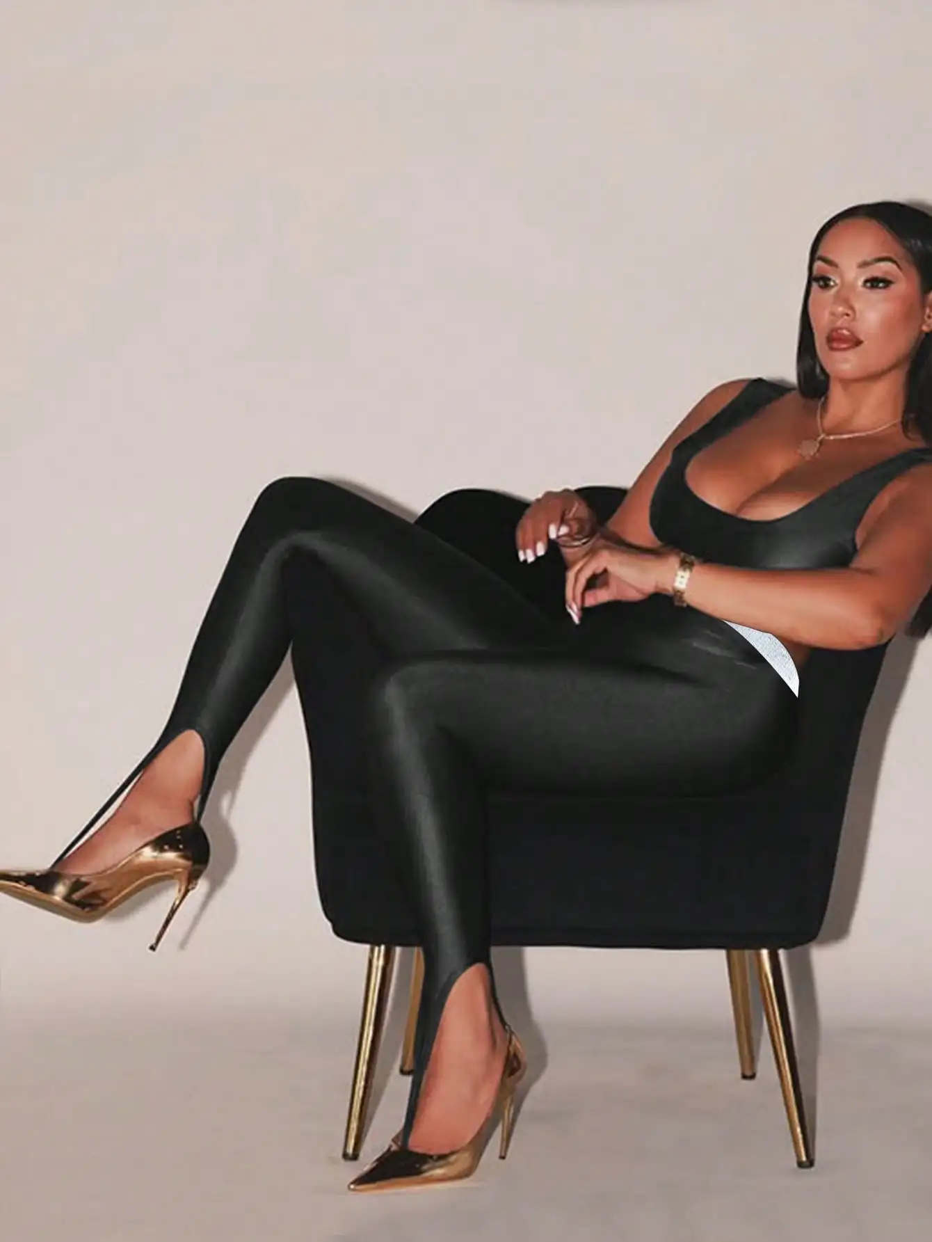 Legging Mengkilap Halus Mengkilap Musim Semi dan Musim Panas Celana Skinny Elegan Sabuk Perak Pinggang Tinggi Seksi Gaya Eropa dan Amerika