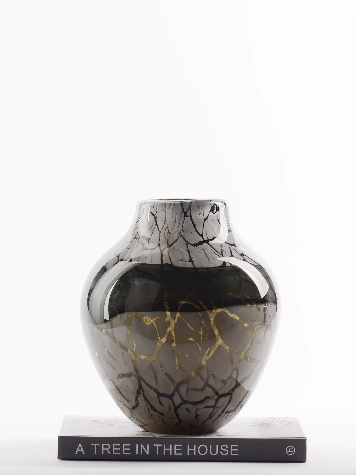Modern light luxury simple creative glazed vase, living room dining table model