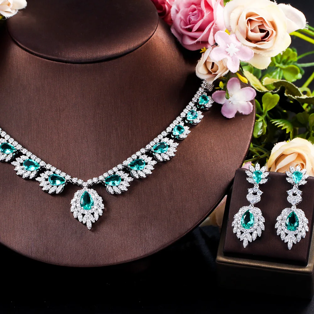 CWWZircons 2Pcs CZ Green Cubic Zircon Dangle Drop Feather Wedding Bouquet Brides Jewelry Sets Luxury Necklace and Earrings T631