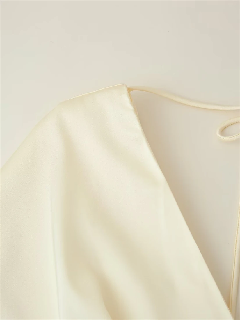 فستان نسائي جديد 2025 من الساتان برقبة على شكل حرف V مزين بالريش فستان أنيق للنساء