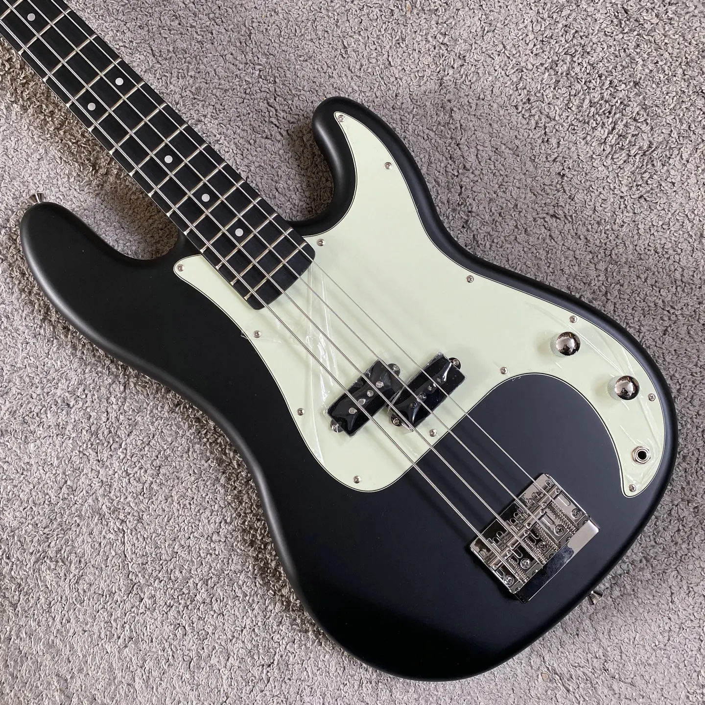 j823 Memphis by Tagima 4 String Electric Bass Guitar Precision Bass Matte Black Color Genuine and Original