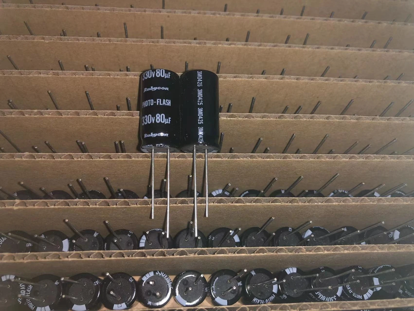 10pcs JAPAN 80uF 330V Rubycon Photo Flash Capacitor 13x26.5mm Electrolytic capacitor 330V80uF PH Capacitor