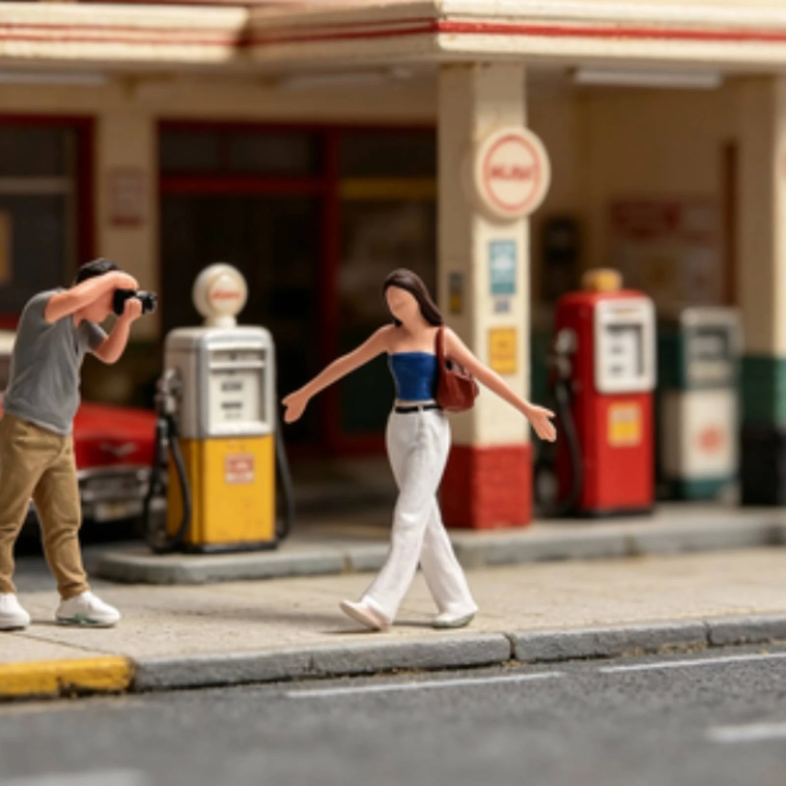 

2 Pieces Couple Miniature Figures Fine Specifics Miniature Scene Figures Hand-Painted Resin Figure Realistic Details