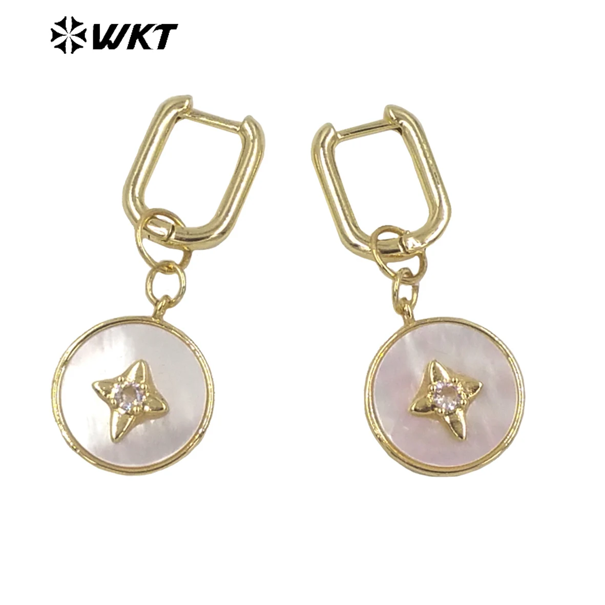 

WT-MPE068 WKT Classic Graceful Round Shell Daily Earring Four leaf Pattern Shiny Cubic Zircon Jewelry Gift Lady Earring