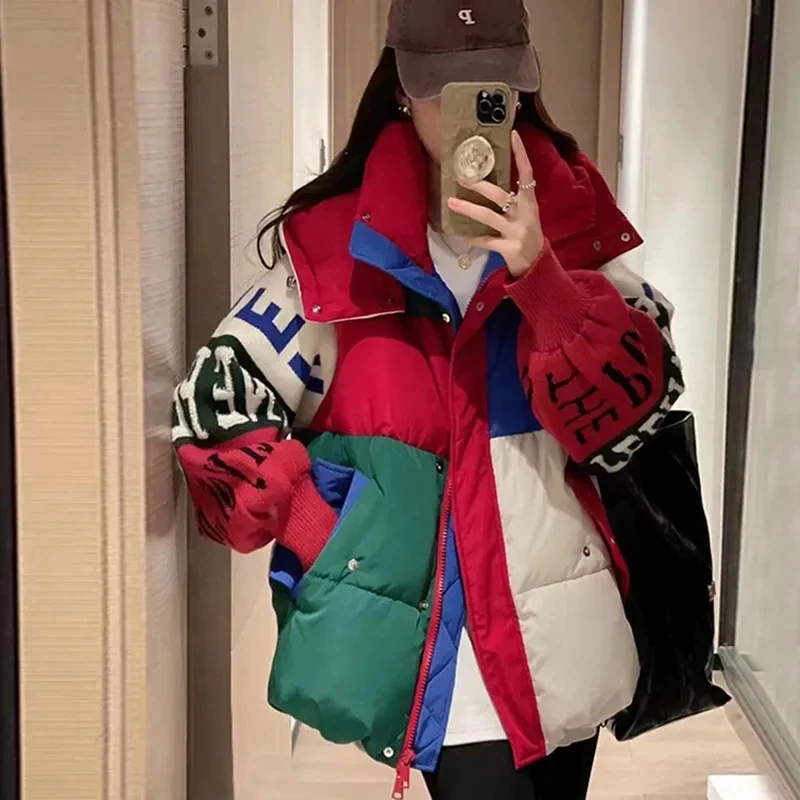 Giacca corta da donna invernale nuova moda sciolto colore a contrasto con cappuccio manica lavorata a maglia design con lettere giacche in cotone cappotto da donna