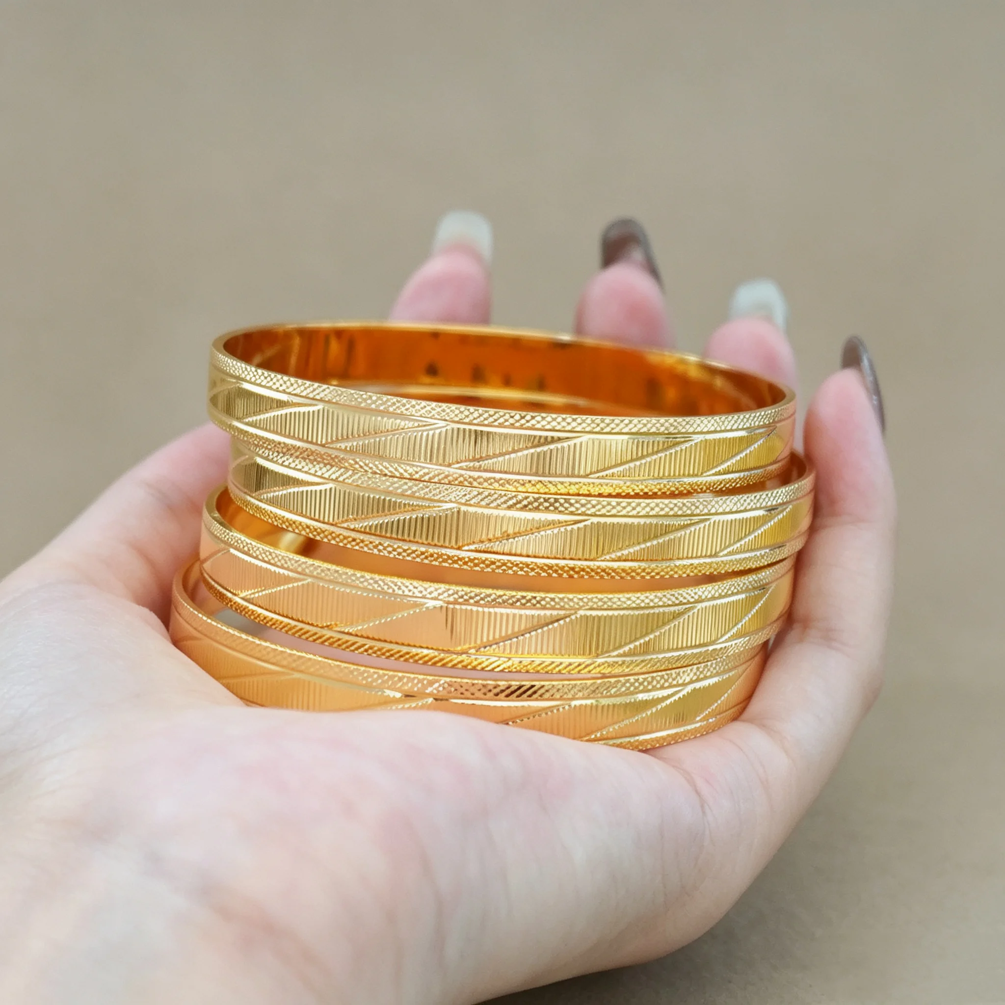 Fashion Diagonal Cut Line Gold Bangle For Women Hypoallergenic Non Tarnish Stackable Jewelry
