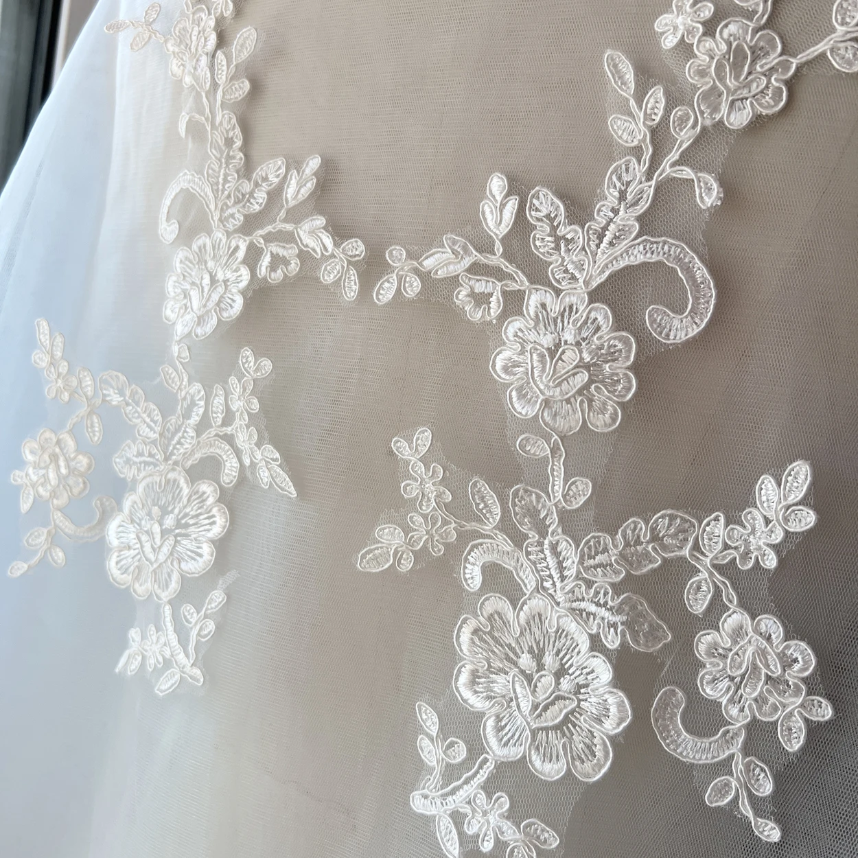 10 Stück/5 Paare. Stickerei-Bordürenspitze mit verspiegelten Blumen. Hochzeitskleid, Hochzeitsschuhe, Kopfschmuck, DIY-Nähzubehör. – Detail 3