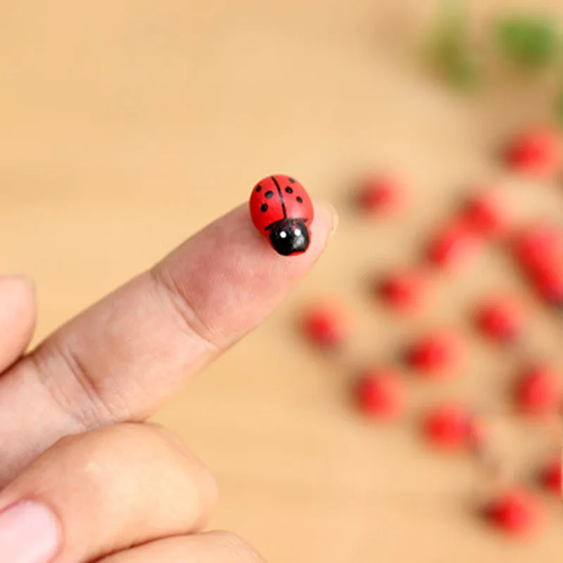 

100pcs Small Ladybug Miniature Figurines Ornaments Moss Terrarium Wooden Craft Hand-Made Decor