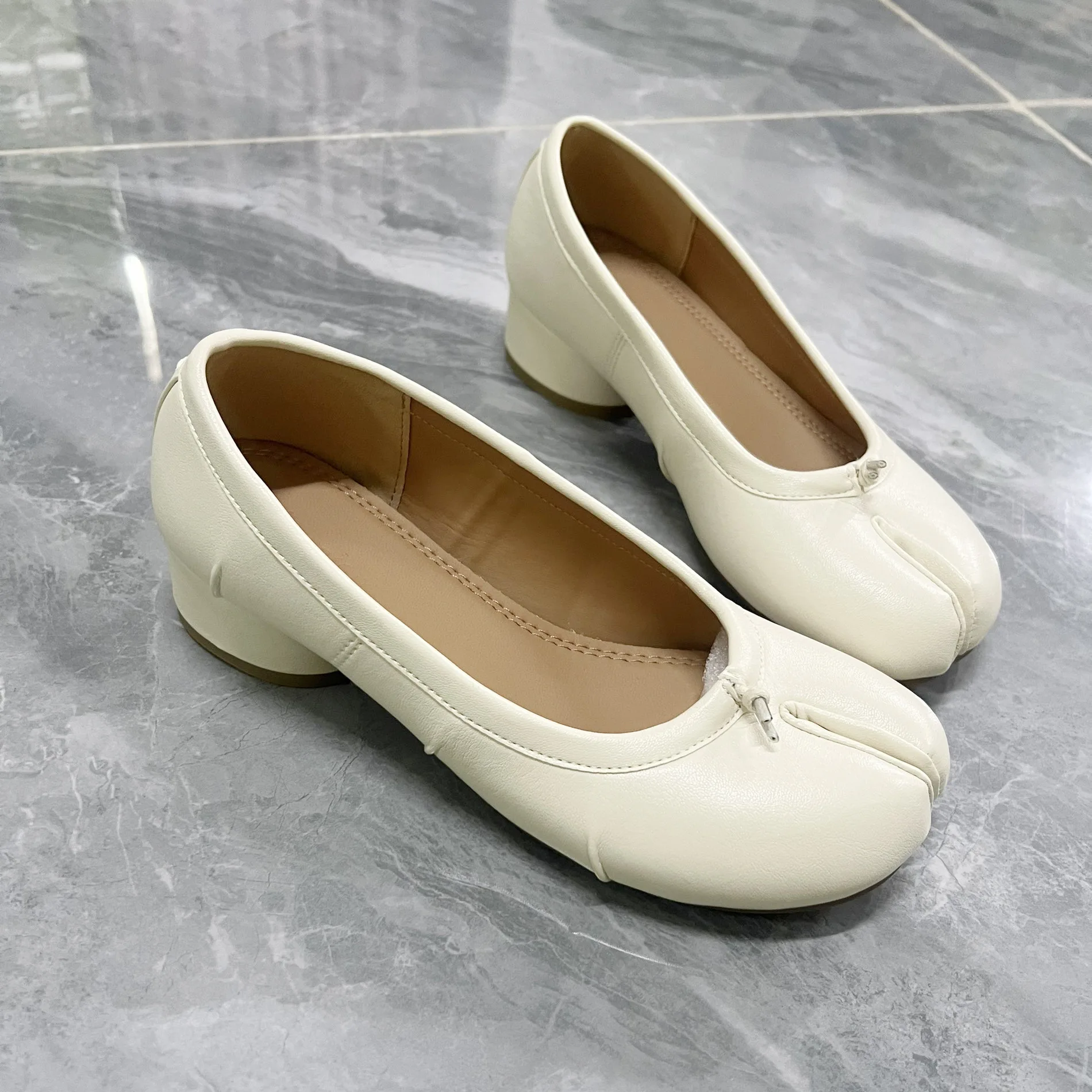 New 2026 Summer Microfiber Leather Split Toe Women Pumps Fashion Designer Low Thick Heeled Tabi Soft Soles Loafers Casual Shoes