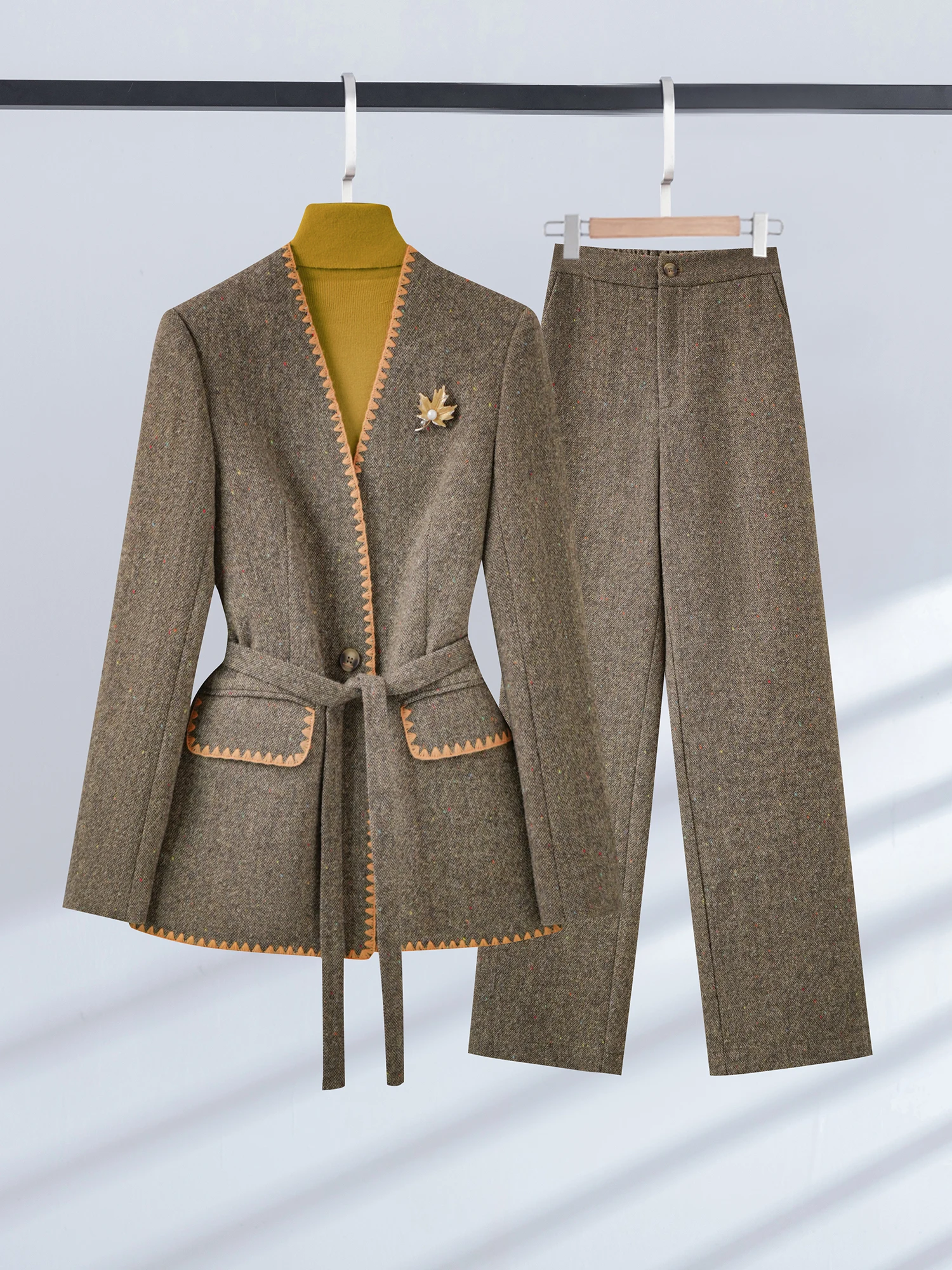 Karamellfarbener Tweed-Anzug für Damen, tailliert, Nel Jaet, Herbst-Winter, Faion-Oberbekleidung, passendes Rock-Set