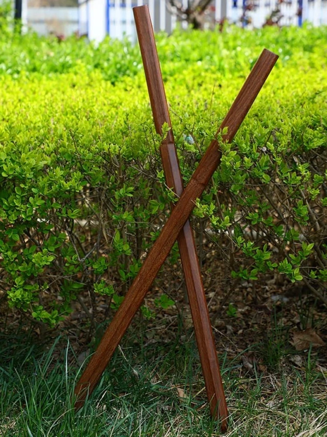 厚みのある重い蟻の木一体型剣棒 本物の木製片手剣 両手剣 武道練習用