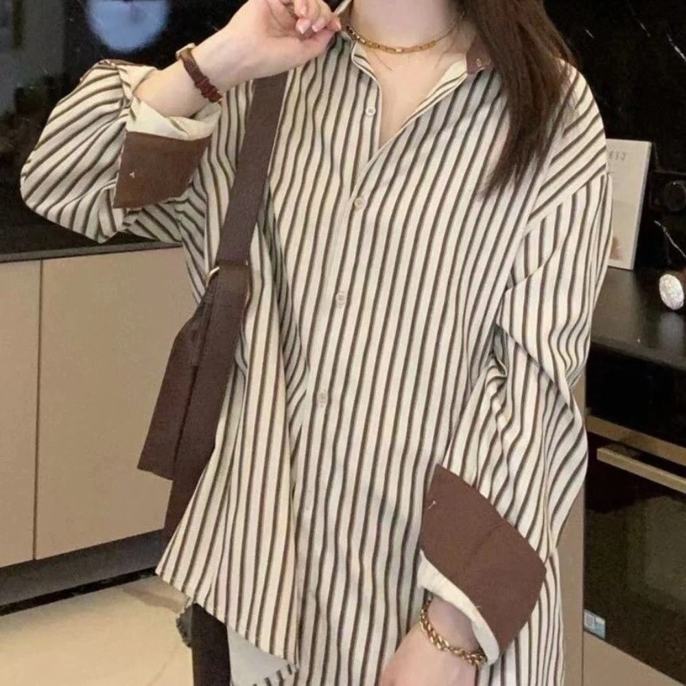 เสื้อเชิ้ตผู้หญิงคอวีลายทาง แขนยาว สไตล์เกาหลี เสื้อคลุมลำลอง กระดุมเรียบง่าย สตรีทแวร์