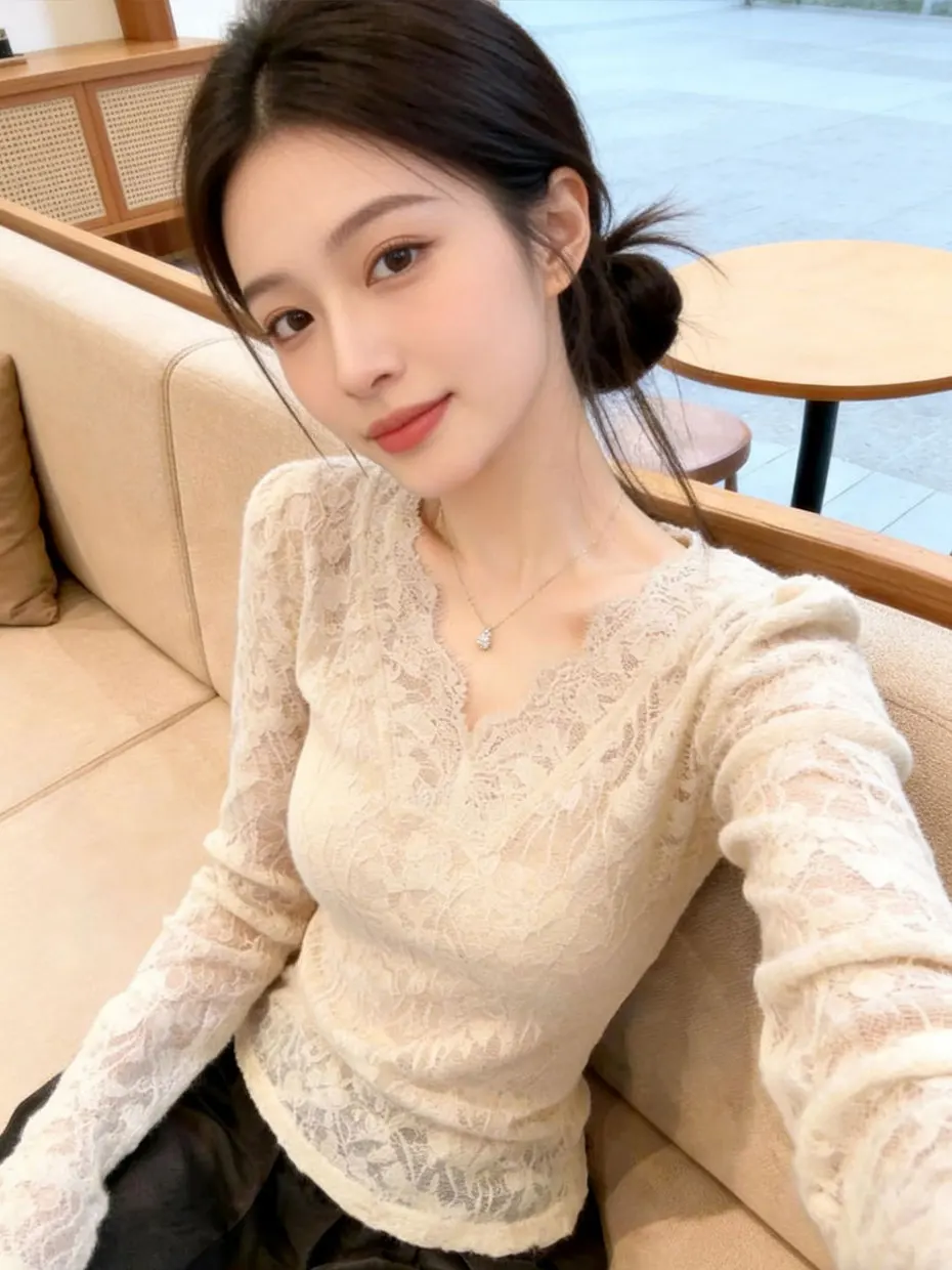 

Элегантный женский топ с V-образным вырезом, кружевной отделкой и длинными рукавами, облегающий, для ношения под одеждой, на различные случаи.