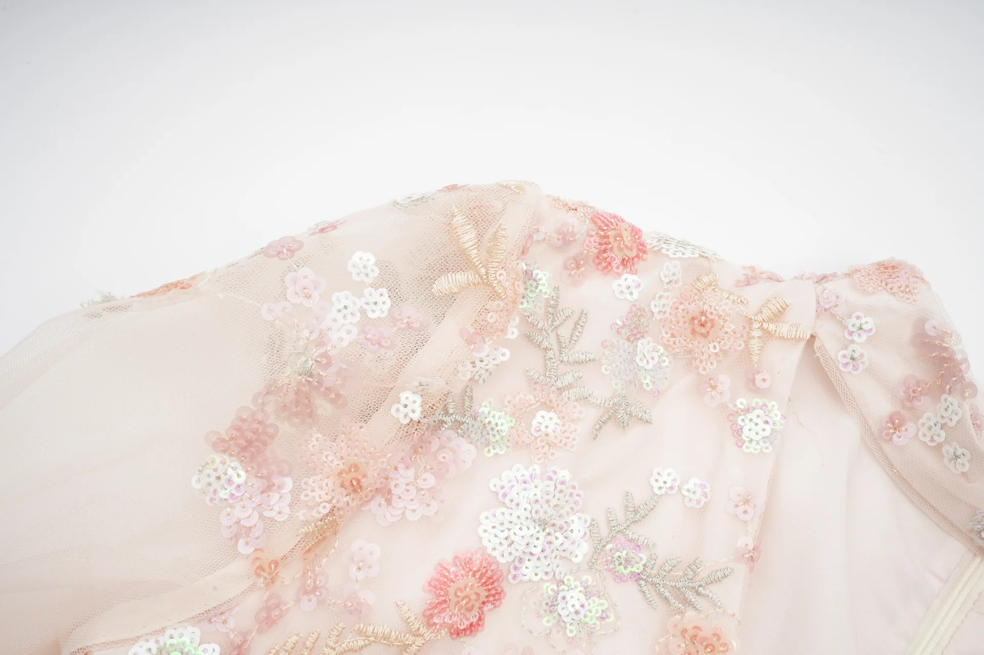 سيدة أنثى نمط العرقية مع جولة الرقبة، زهرة رائعة عالية الخصر تنورة طويلة، فستان مأدبة الحفلات السنوية، الملابس النسائية