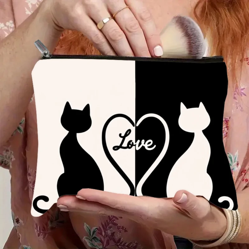 1Pc Cute Black and White Cat Heart-Shaped Love Retro Design Makeup Bag, Snack Storage Bag, Stationery Storage Bag, Canvas Double-Sided Printed Bag