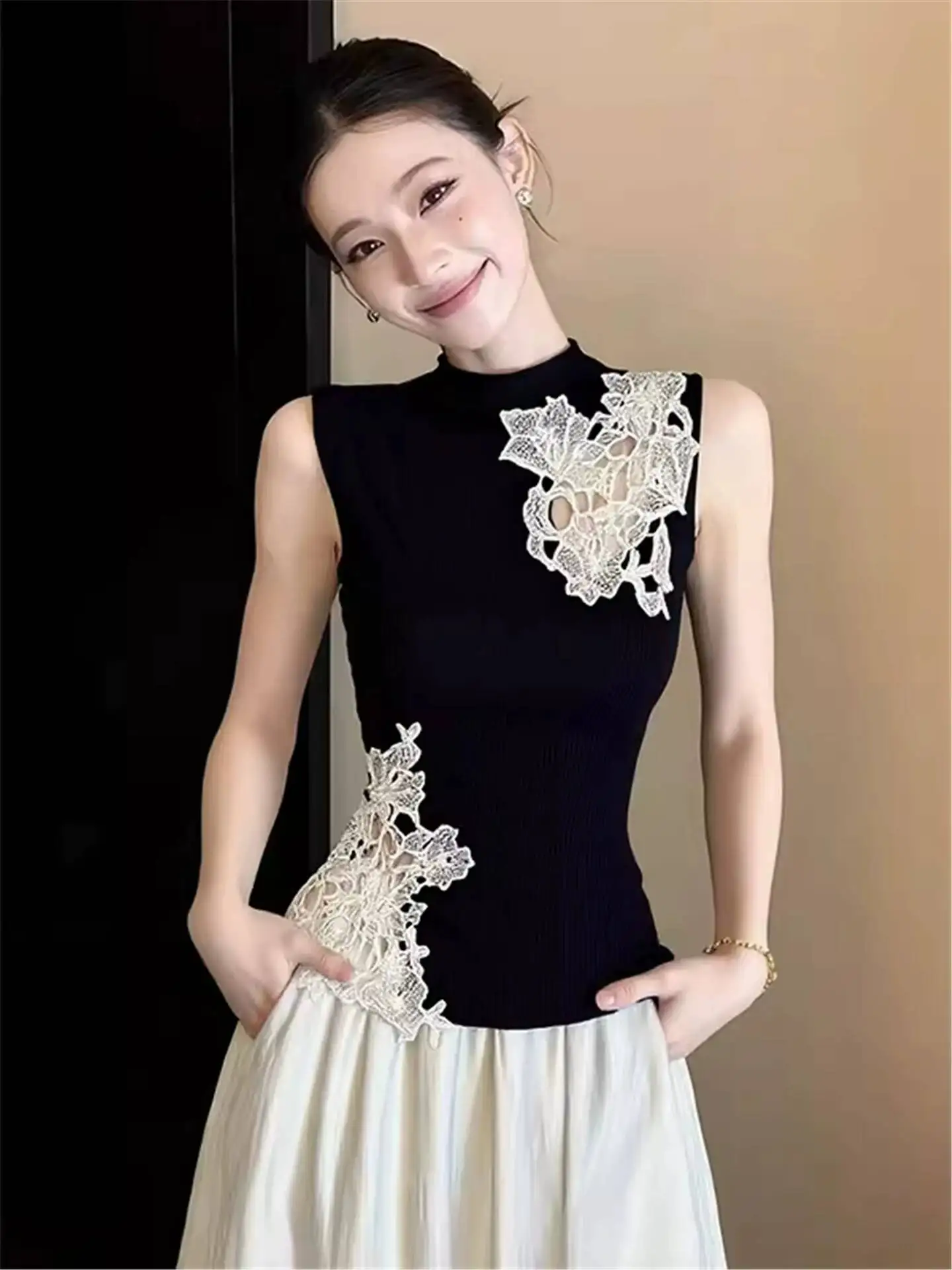 

2026 New Chinese Style Black Lace Splice Sleeveless Vest Women Summer Outerwear Slim Hollow Out Elegant Casual Inner Top