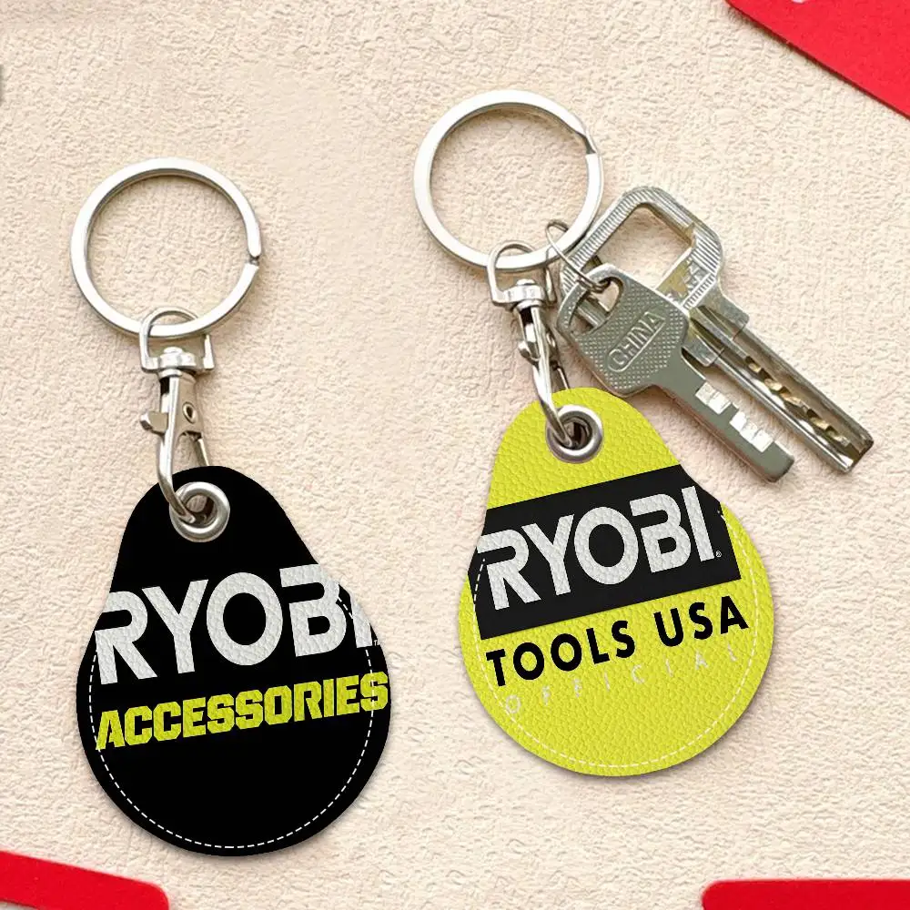 Brelok z logo marki Ryobi, etui na karty dostępu, zawieszka do kluczy, skórzany brelok na karty, breloczek do kluczy, brelok do zamków drzwiowych, identyfikatory dostępu.