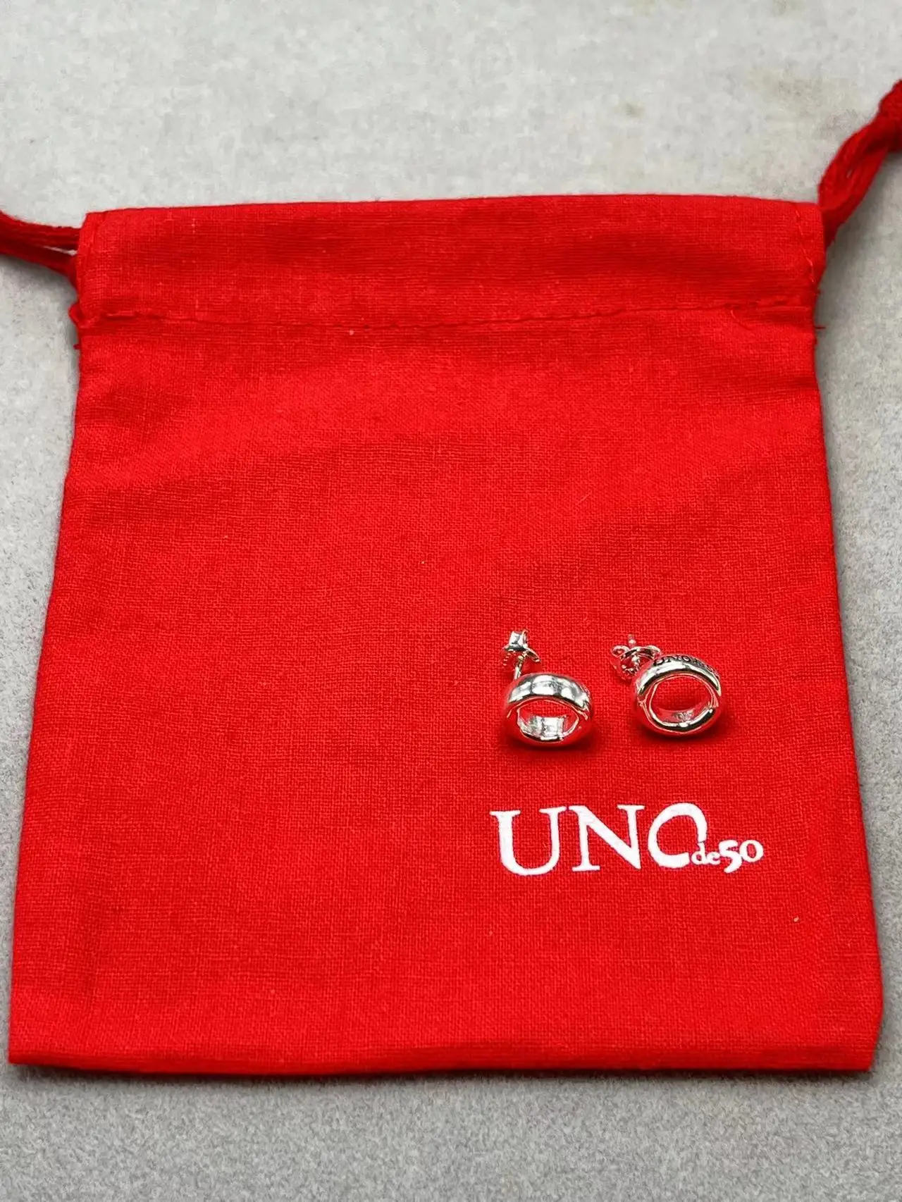 UNOde50-pendientes geométricos sencillos para mujer, bolsa de regalo de joyería romántica, europeos y americanos, 2023