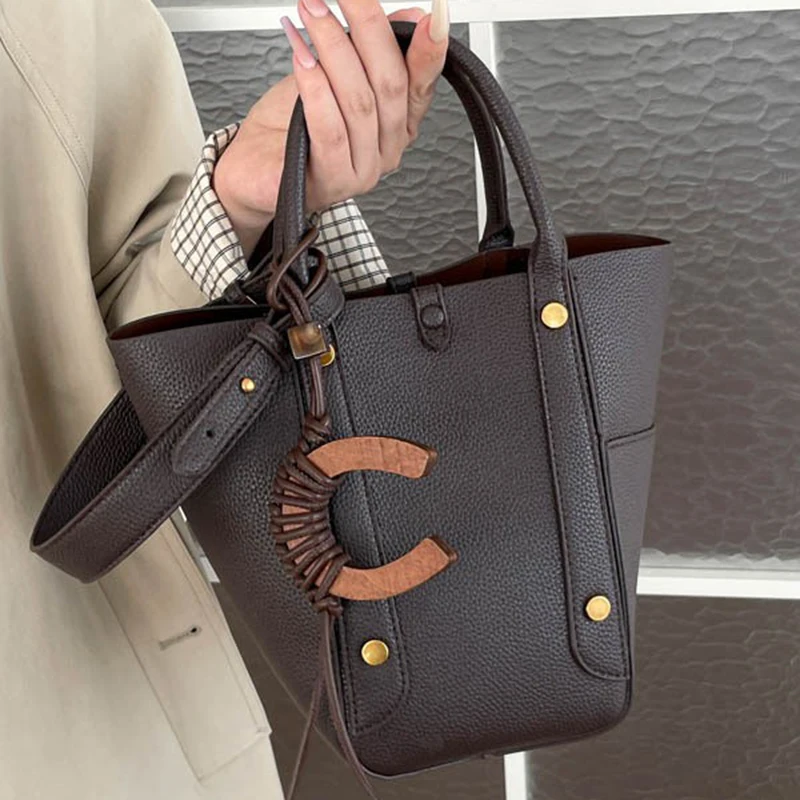 2026 New Fashion Trend PU Leather Women Handbag Large Capacity Water Bucket Shoulder Bag Simple Crossbody Women Bag