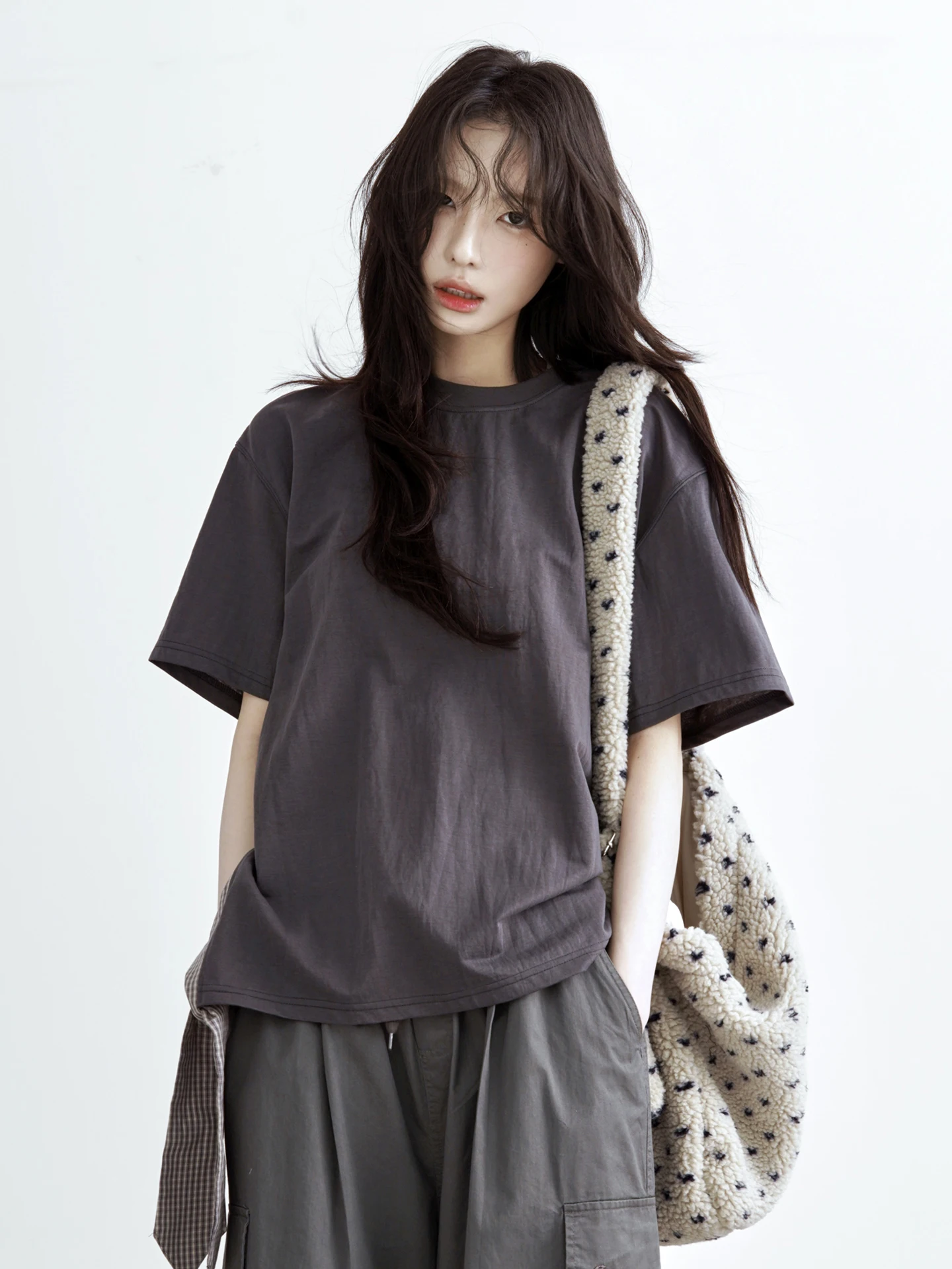 

Женская базовая свободная футболка с коротким рукавом Universal Gravitation Museum, летняя коллекция 2026, новый стиль, однотонный топ