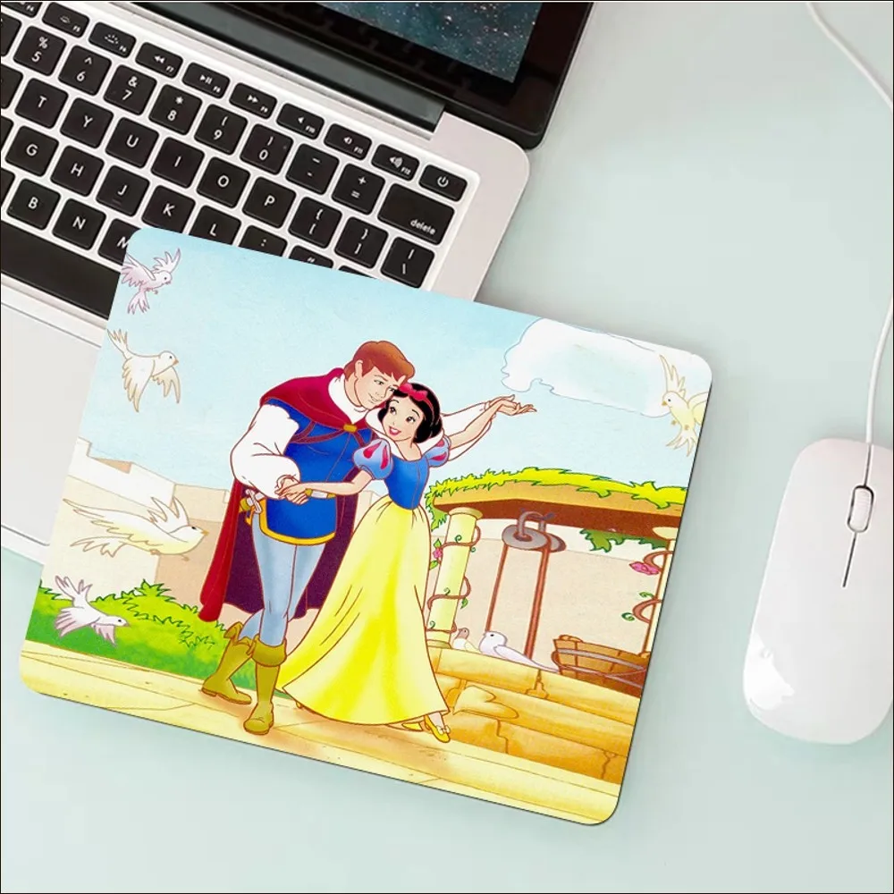 Disney Snow White Princess Mousepad Beautiful large gaming mousepad XL XXL gamer mouse pad Size for Game Keyboard Pad for Gamer