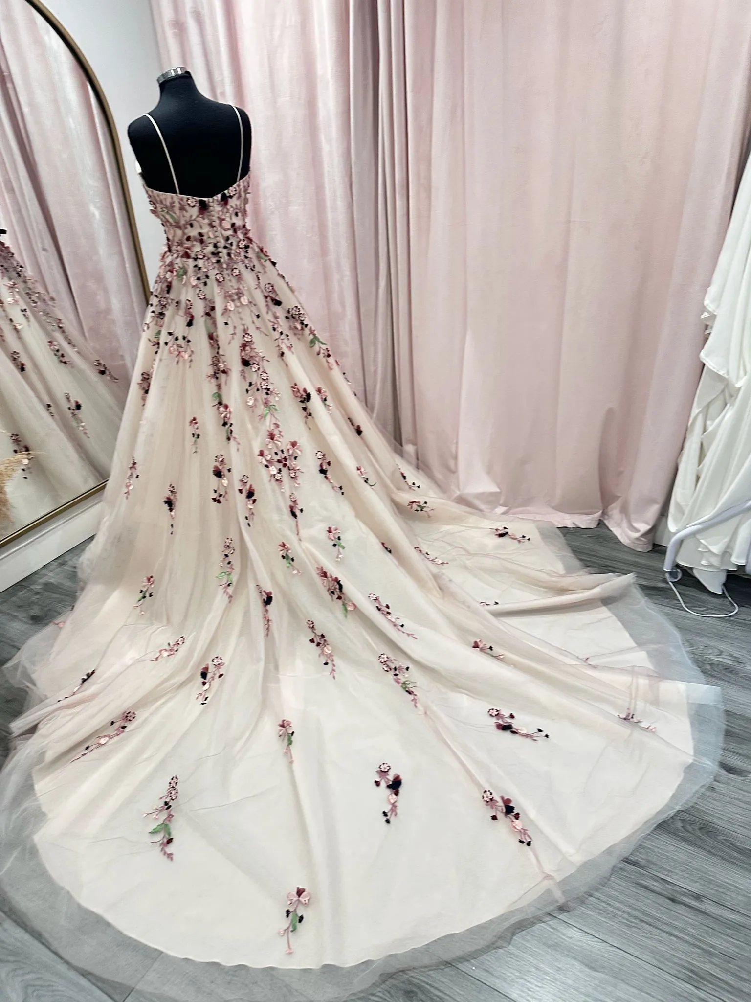 Personalizado 2026 feminino elegante vestido de princesa alça de casamento querida bordado adesivos fio bordado novia