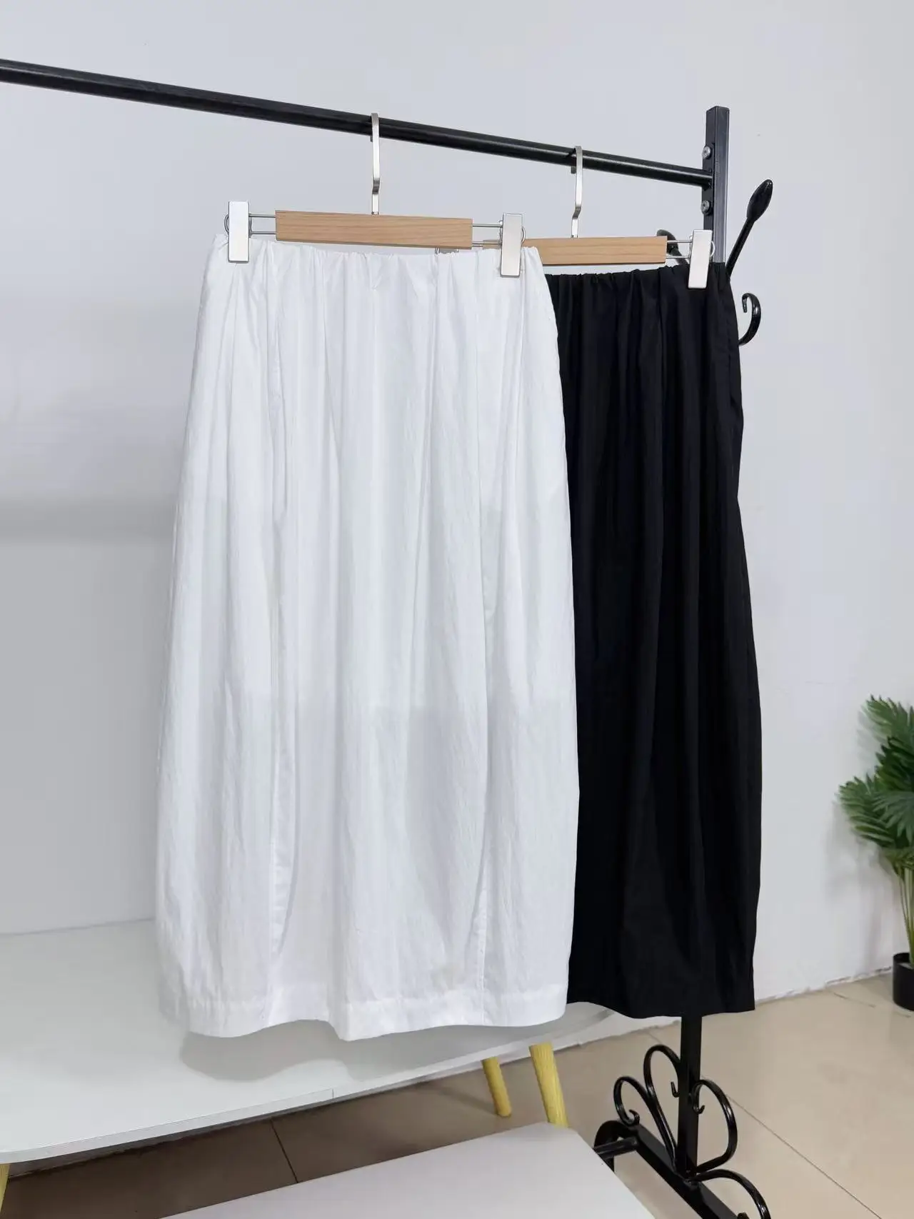 Saia Midi de Cintura Alta, Plissada, em Cor Pura, de Algodão, Sensação Doce e Elegante