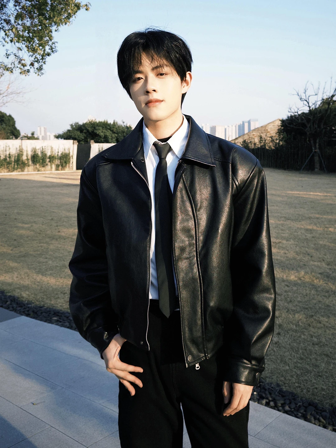 

Мужская кожаная куртка Bla ort в мотоциклетном стиле с отложным воротником, рабочая одежда из искусственной кожи, весенне-осенняя, модная и практичная.