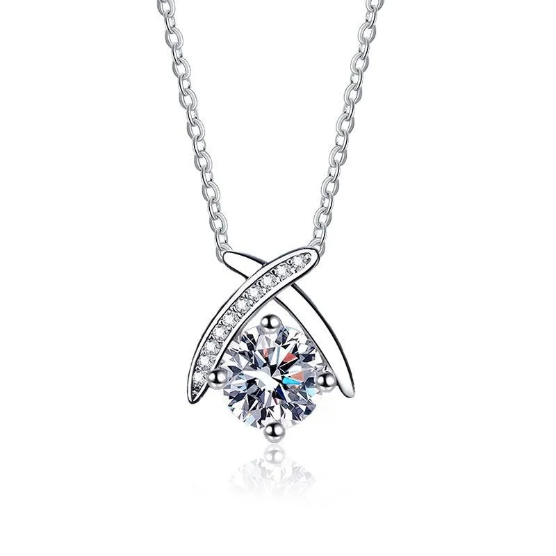 

XL022 Lefei Fashion Trend Fine Luxury Classic 1 CT Moissanite Cross Heart Necklaces For Women s925 Sterling Silver Party Jewelry