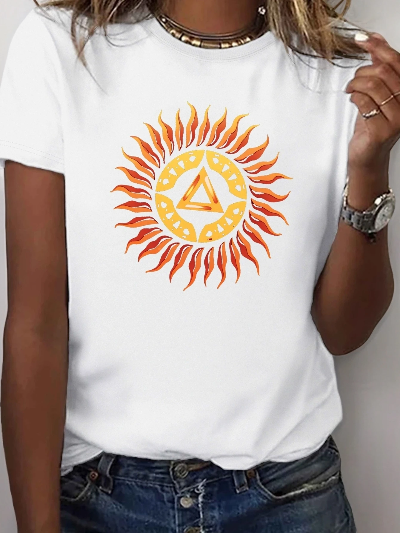 تي شيرت نسائي برسومات رمز الشمس النقية - كاجوال بأكمام قصيرة، مناسب مريح مع تصميم هندسي نابض بالحياة، قابل للغسل في الغسالة