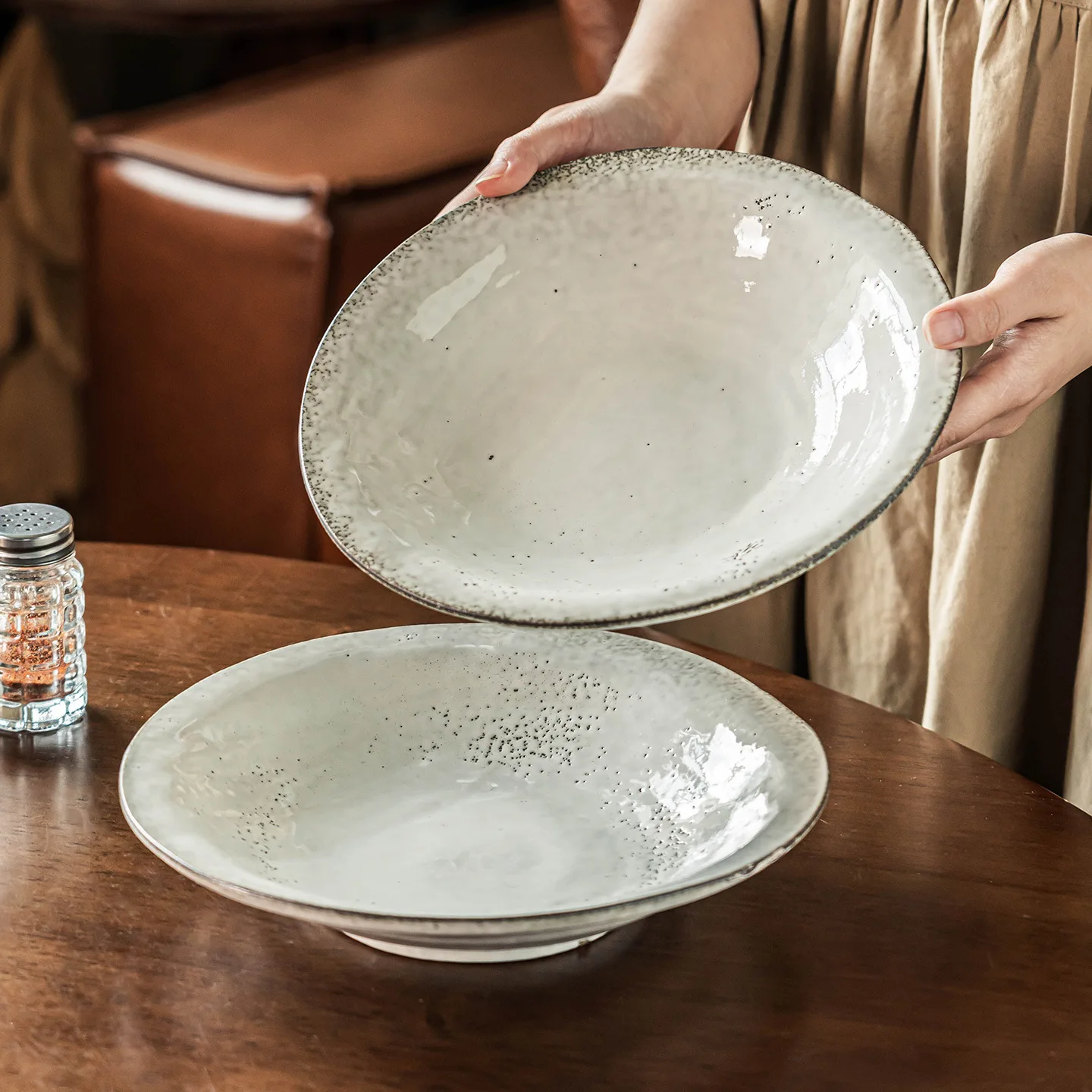 

Винтажная толстая соломенная шляпа, керамическая чаша для стейка, макаронного салата, домашняя посуда