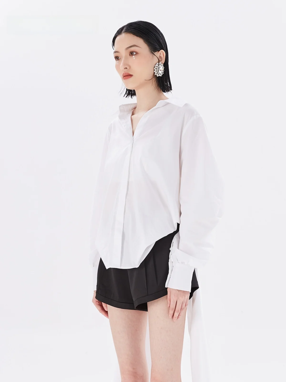 

Оригинальный дизайн, свободный крой, белая рубашка из чистого хлопка для женщин, весна 2026, на пуговицах, с длинным рукавом, круглый вырез, повседневный топ