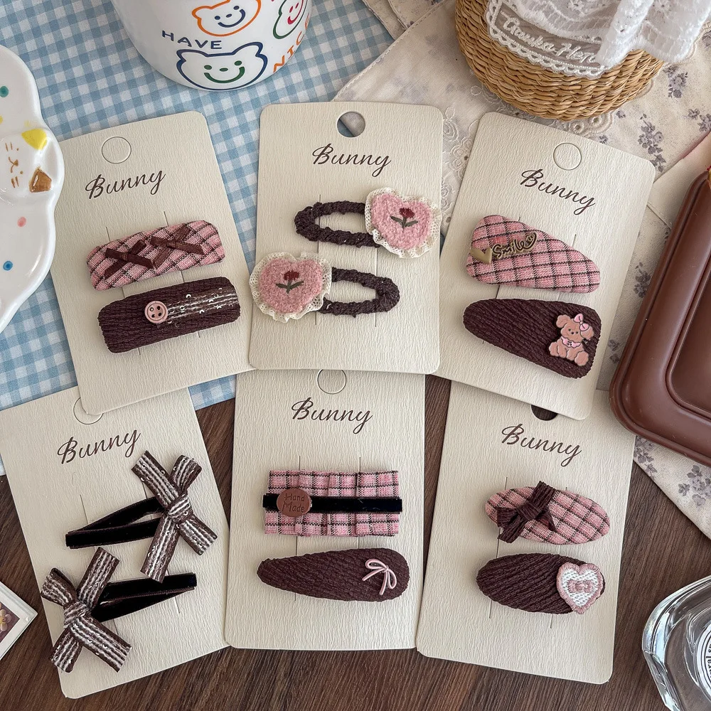 

2 шт., новая розовая кофейная клетчатая тканевая заколка для волос, детская милая заколка для волос с челкой, головные уборы для девочек, детские аксессуары для волос