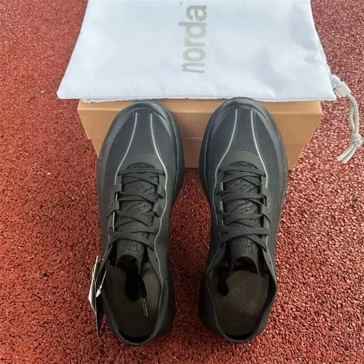 

Men's summer ultra-light shock-absorbing rebound sports running shoes with lightweight mesh.