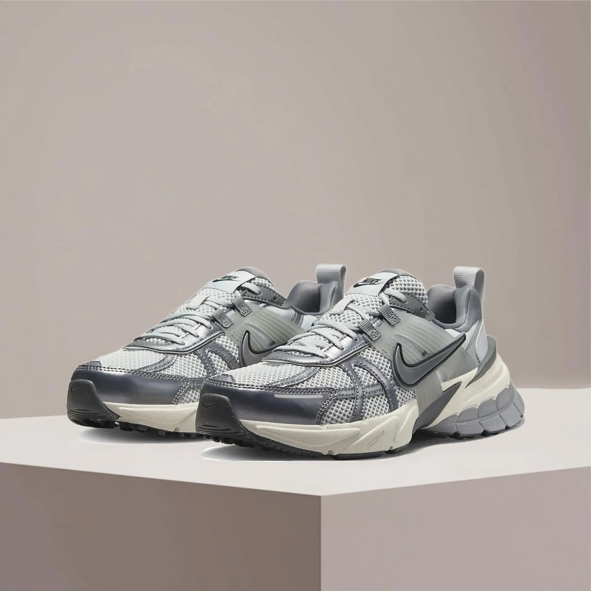 

Nike V2K Run Retro Running Shoes Comfortable cushioning and durable construction Unisex everyday casual style FD0736-003