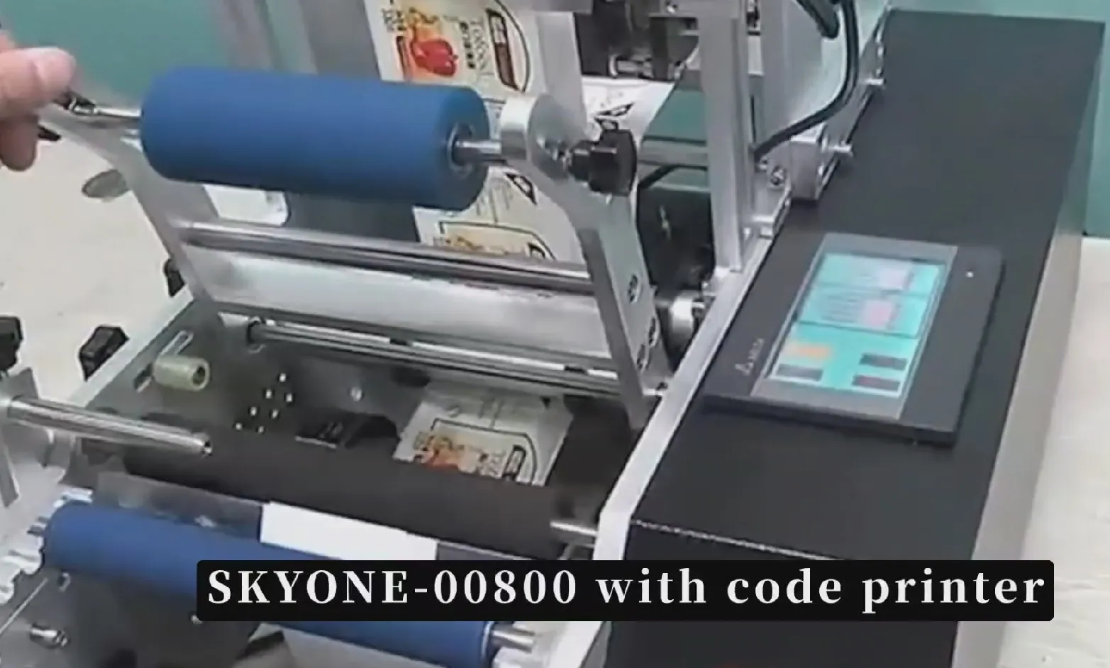 Semi-automatic High Speed Round Bottles Labeling Machine With Code Printer Round Bottle Labeling Machine With Date Coder