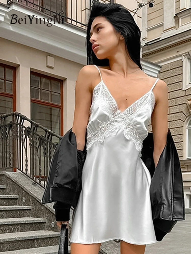 Beiyingni Sexy pizzo bianco donna a-line mini abito patchwork di pizzo francese clubwear scollo a V abiti fionda femminile abiti da pendolarismo sottili