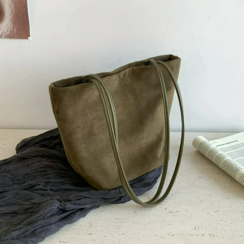New Luxury Suede Handbag, Stylish and Versatile Women's Commuter Shoulder Bag with An Underarm Strap, Suitable for Daily Wear