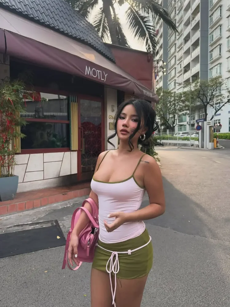 

Сексуальный комплект из укороченного топа и шорт для женщин: летний комплект из 2 предметов в стиле Y2K, безрукавка-камизол, новинка 2026 года, для пляжного отдыха и клубов