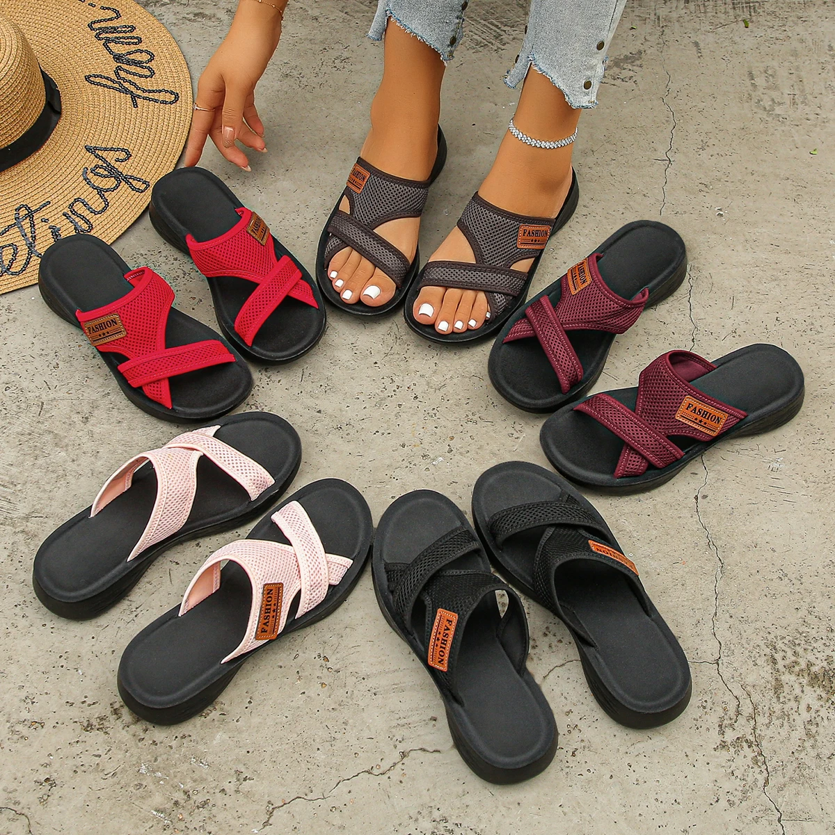 

Модные и универсальные женские сандалии в спортивном стиле из сетчатой ткани, дышащие, удобные, подходят для ношения в помещении и на улице.