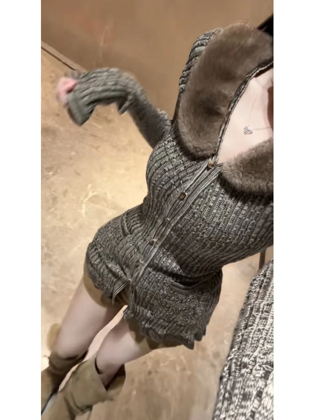 

Retro Stylish Slim Fit Long Sleeve Sweater Fashionable Unique Beautiful Women's Top Spring 2026 Knitted V-neck Single-button