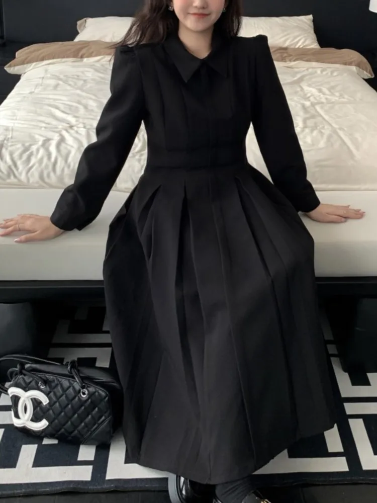 فستان قميص أسود كبير الحجم للتخسيس على طراز هيبورن بتصميم فرنسي كاجوال أنيق بأكمام طويلة وياقة بولو وخصر منخفض على شكل حرف A #3