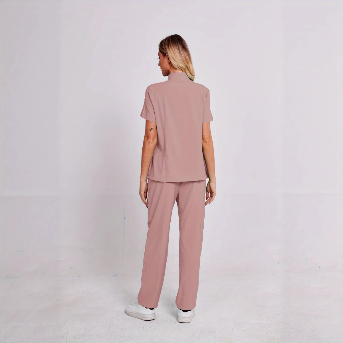 Uniforme de travail de médecin d'infirmière de fermeture éclair de col montant uniforme de travail d'hôtel de soignant de femme