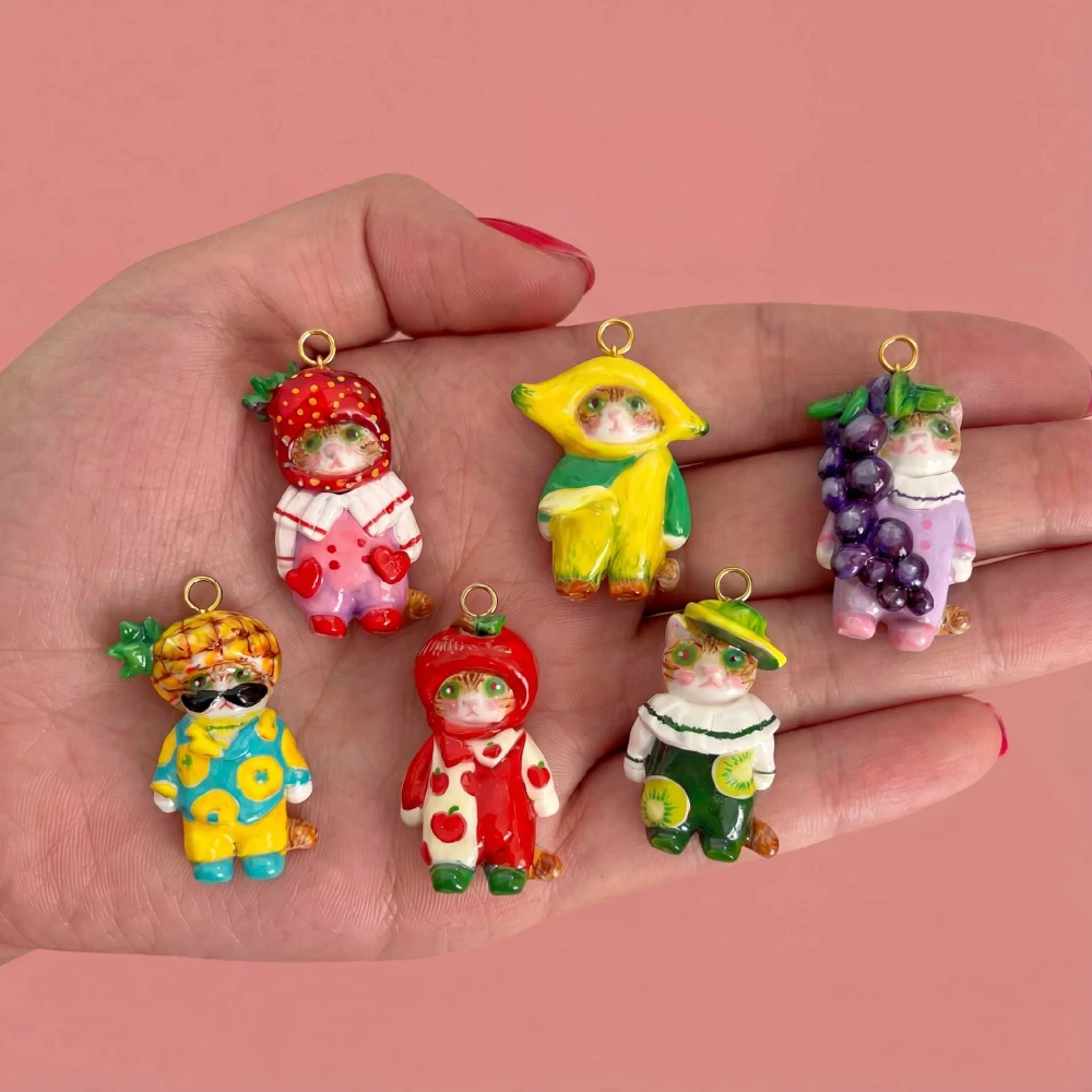 Niedliche und frische, beliebte Dopamin-Fruchtserie: Erdbeer-Trauben-Katzen-DIY-Anhänger für Schmuck. – Detail 1