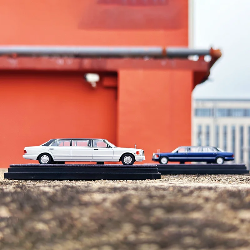 

Diecast 1:64 Scale Trasco 1000SEL W126 Alloy Car Model Holiday Collection & Gift & Souvenir Display Toy