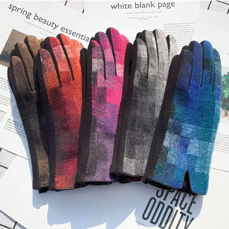 

Lady Fashion Gradual Change Warm Hands Gloves Winter Outdoor Cycling Drive Full Finger Mittens Women Touch Screen Gloves